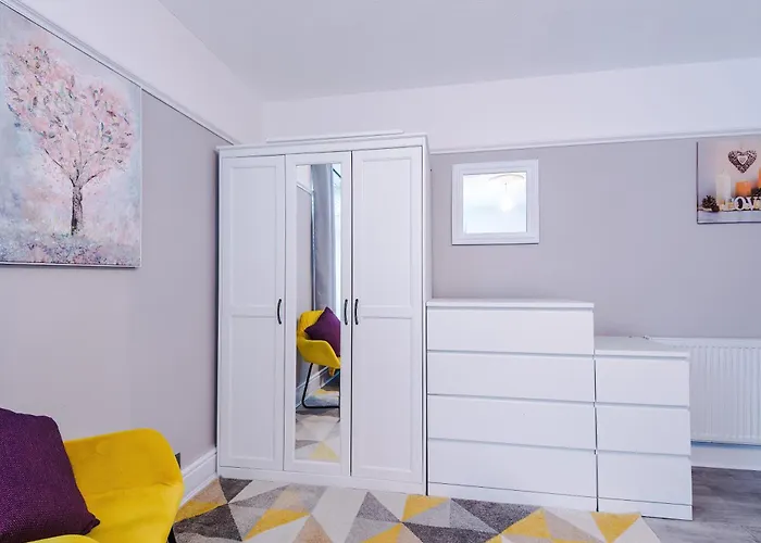 Ideal Group 3br House For 8 Parking * Manchester