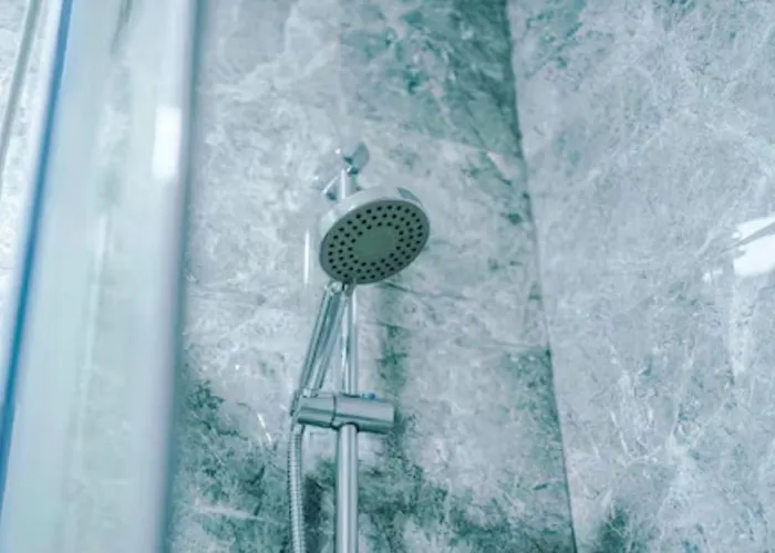 Modern 2-bed House Near Centre - Sleeps 6