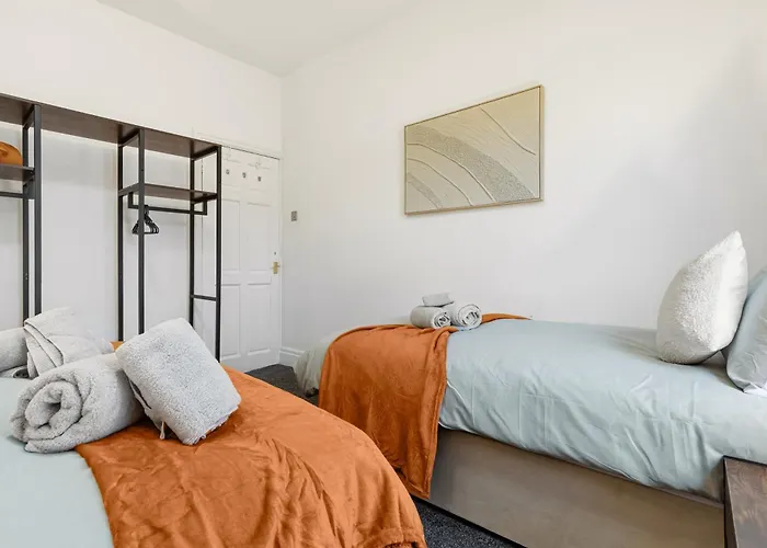 Manchester 2 Bedroom 5 Beds House 10 Minutes Away From City Centre And Hospitals On Street Parking ,Great For Long Term Stays Contractors And Hospital Workers 度假居 曼彻斯特