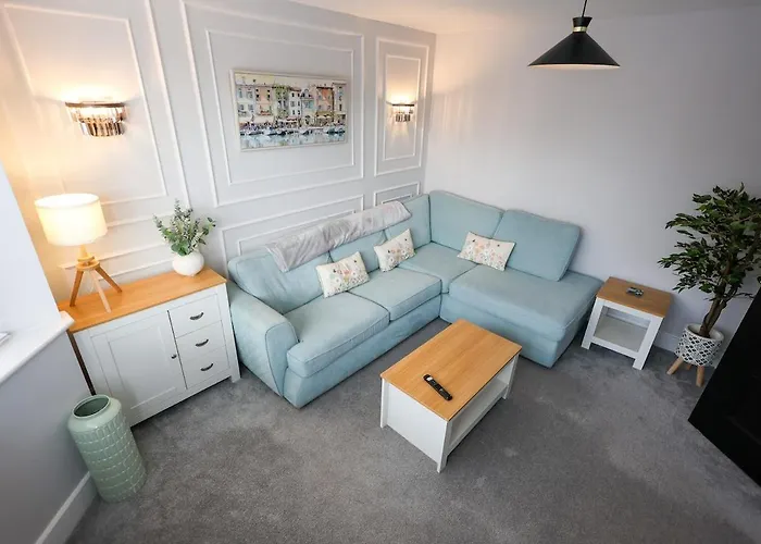 Stunning Family With Hot Tub In Worsley