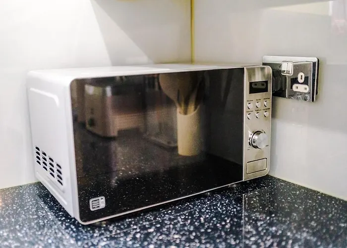 Sleeps 13, Free Parking, Near Etihad & C0-0p Live, 4br 펜션 *