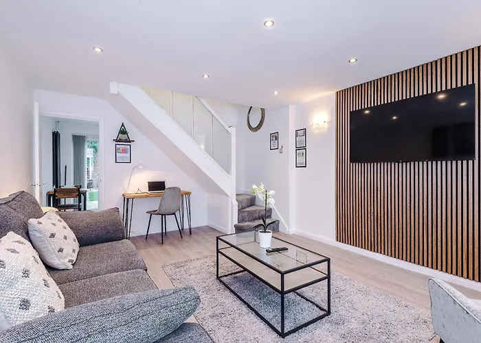 Сasa de vacaciones Stylish 2br House For 4 In With Parking Mánchester