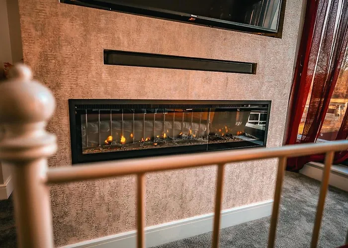 Σπίτι διακοπών Stunning Family With Hot Tub In Worsley