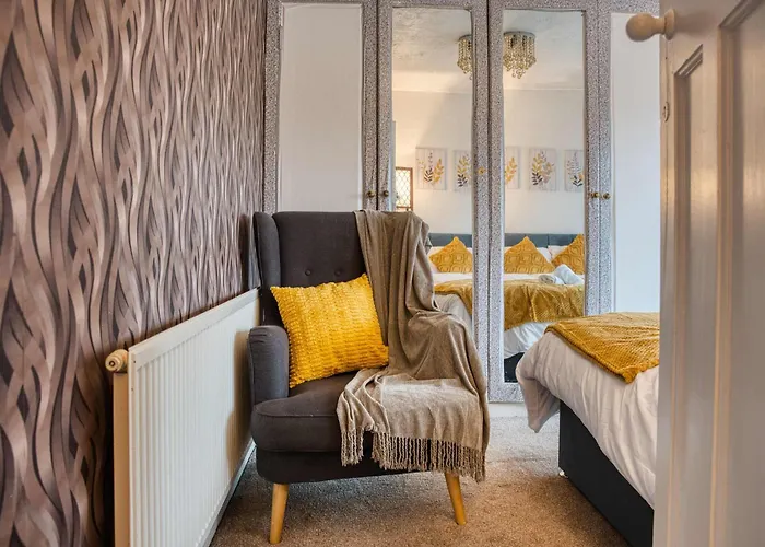 Modern 3br Sleeps 7 Parking Manchester