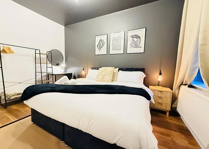 Stunning 3-bed Games * Манчестер