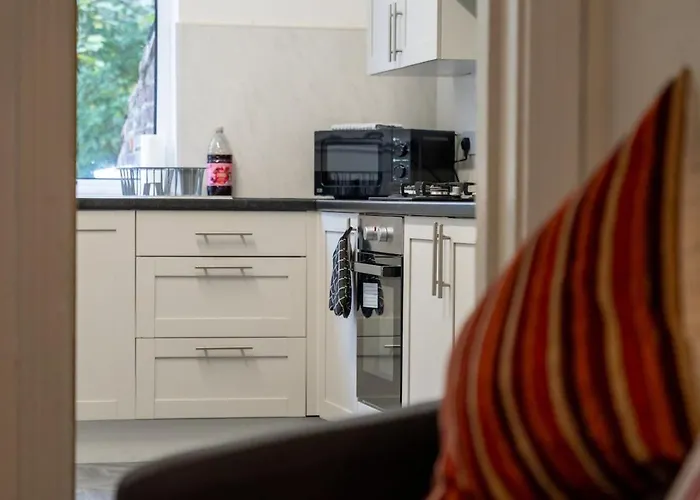 Premium Failsworth - Sleeps Up To 14! *