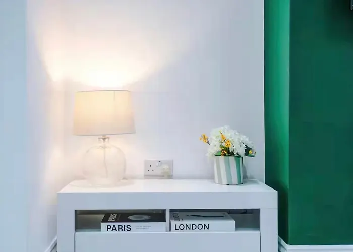 Modern 2-bed House Near Centre - Sleeps 6 맨체스터