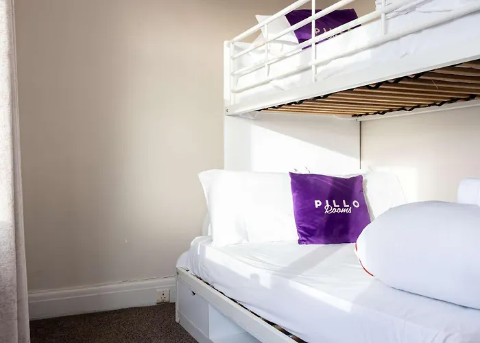 Detached House In Prestwich Sleeps 10 With Parking Dom wakacyjny