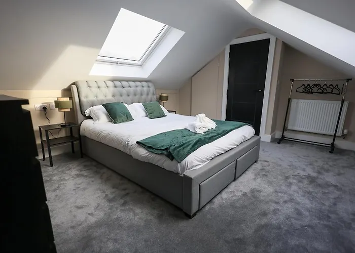 Stunning Family With Hot Tub In Worsley Mánchester