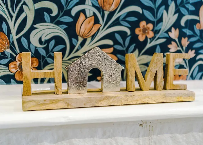 3 Bedroom Town House - Etihad Stadium - Free Parking *