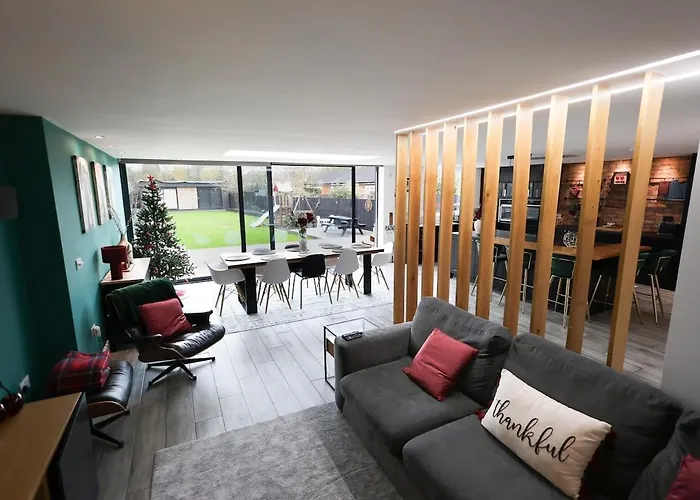 펜션 Stunning Family With Hot Tub In Worsley *