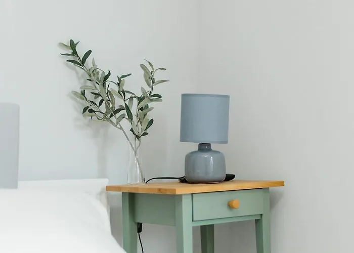 3 Bedroom House In Salford - Sleeps 6 Guests, Contractors, Groups, Families, Business, Leisure & Relocation Welcome, 15 Minutes From Centre, Fast Wi-fi, Smart Tv In Each Bedroom And Free Parking, Long & Short Welcome בית נופש מנצ'סטר