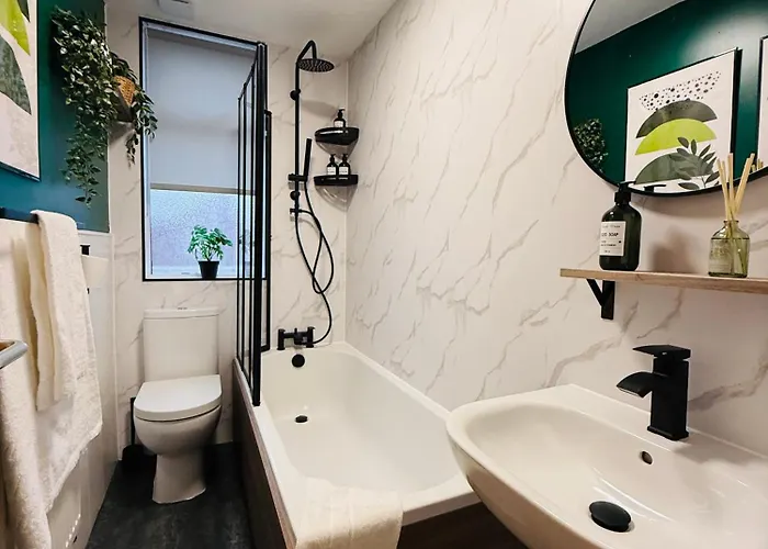 펜션 3br House Near Old Trafford With Games Sleeps 8 맨체스터