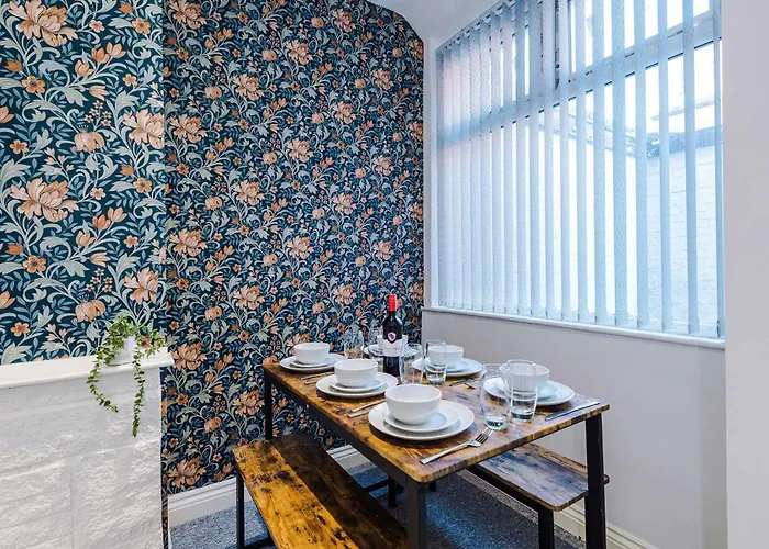 Дом отдыха 3 Bedroom Town House - Etihad Stadium - Free Parking Манчестер