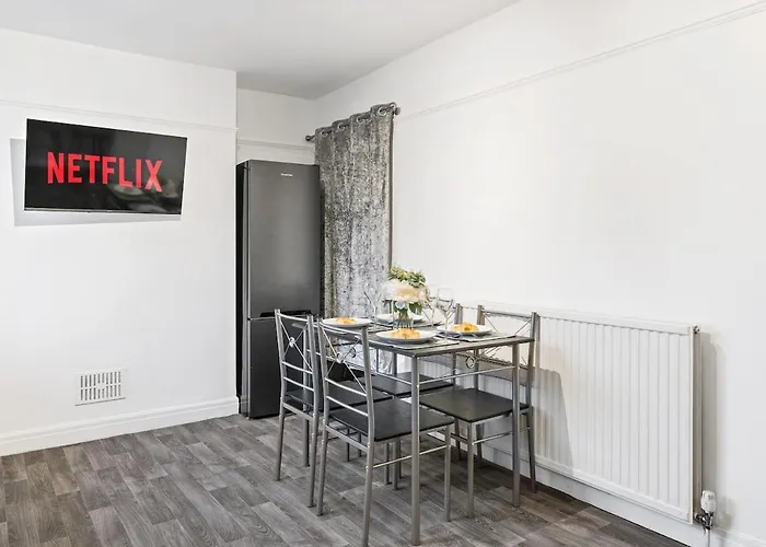 Luxury Group - - Sleeps 9 度假居