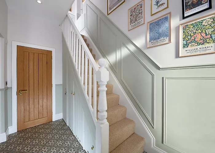 Stylish 4 Bed In Old Trafford Next To Mufc Feriehus *