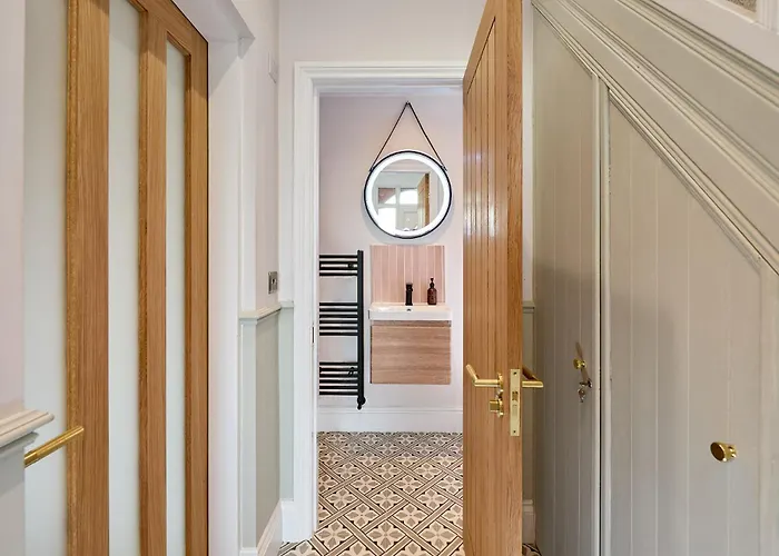 Stylish 4 Bed In Old Trafford Next To Mufc 맨체스터