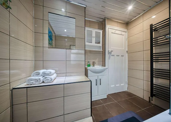 Modern 3br Sleeps 7 Parking Tatil Evi Manchester