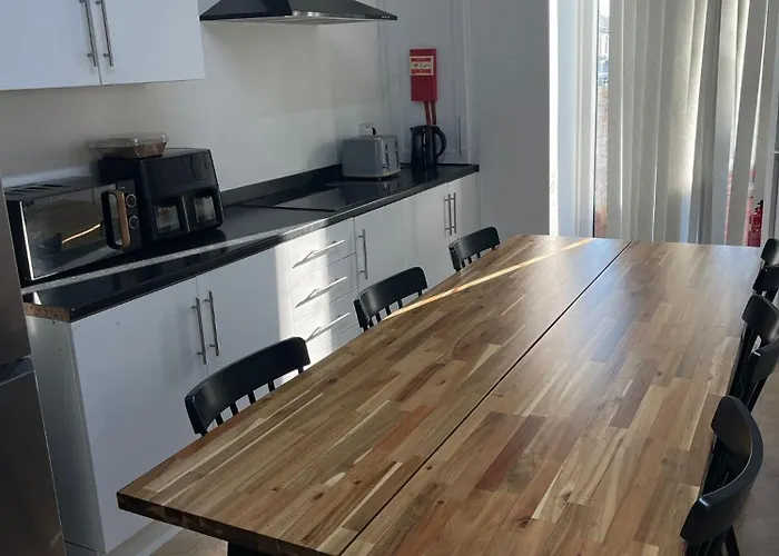 Konukevi Hendham - Near Etihad Stadium, Coop Live Arena, National Cycling Centre & 24 Hour Asda Manchester