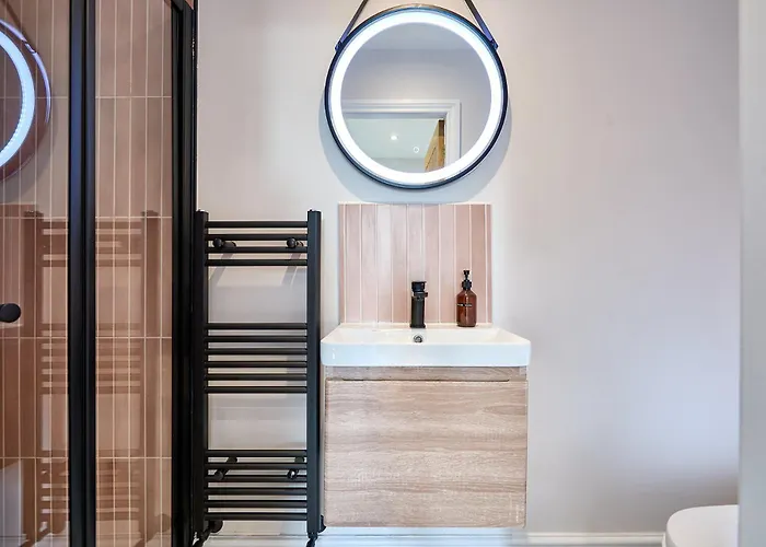 Stylish 4 Bed In Old Trafford Next To Mufc Feriehus *