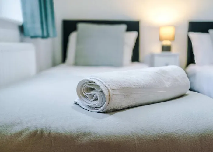 4 Bed House - Sleeps 8 - Free Parking - Manchester * マンチェスター