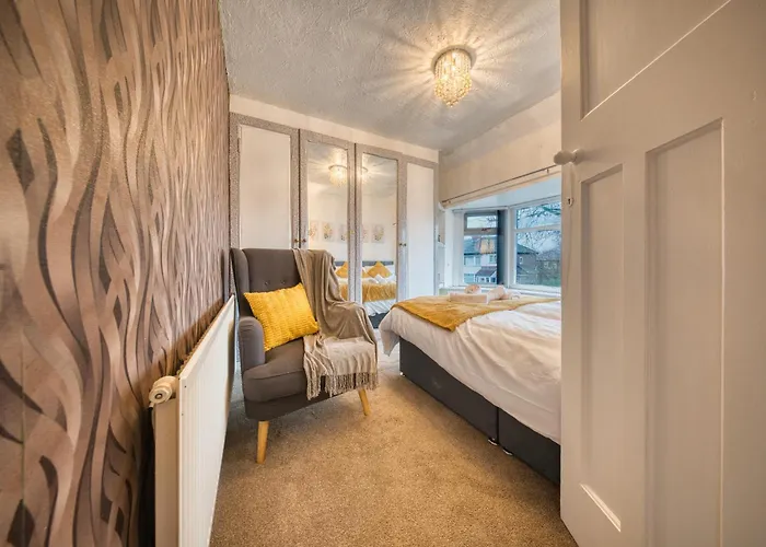 3 Bedrooms Sleeps 7 Free Parking Manchester