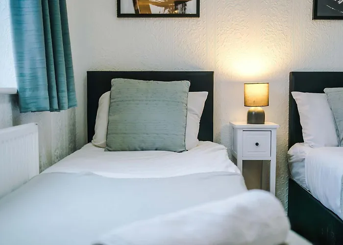 4 Bed House - Sleeps 8 - Free Parking - Manchester マンチェスター