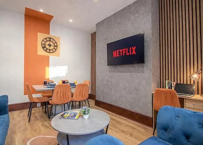 Modern & Spacious 4-bedroom Home, Family & Contractor Friendly, Tatil Evi *