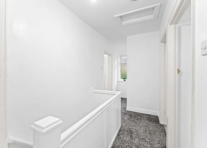 Luxury Group - - Sleeps 9 度假居 *