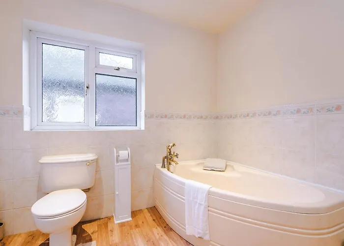 Сasa de vacaciones 4 Bed House - Sleeps 8 - Free Parking - Manchester