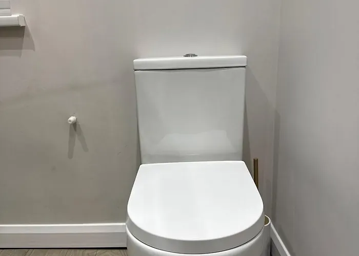 Holiday home Large Luxury 4 Bedroom With Parking Manchester