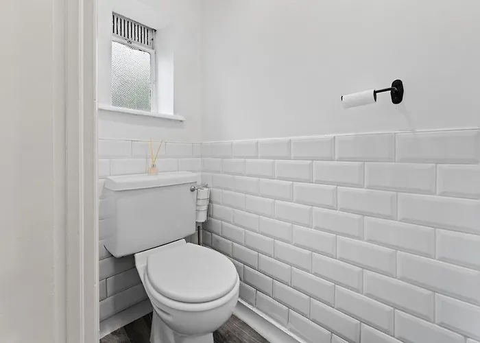 Luxury Group - - Sleeps 9 * Manchester