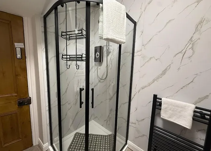 펜션 Large Luxury 4 Bedroom With Parking