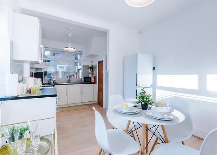 Free Park Stunning 3bedroom In * Manchester