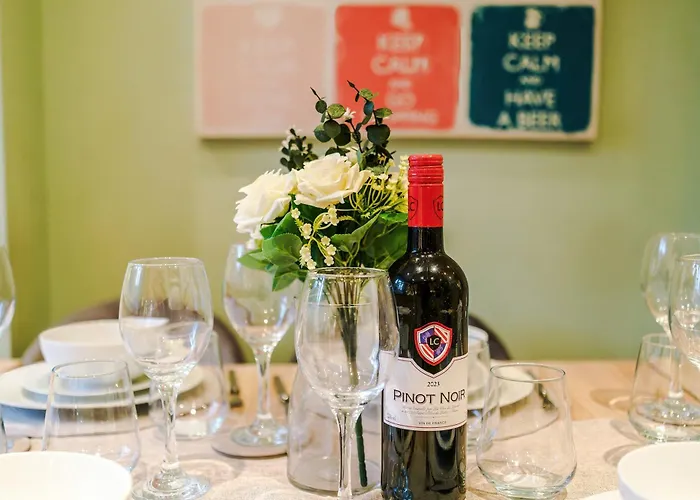 펜션 4 Bed House - Sleeps 8 - Free Parking - Manchester