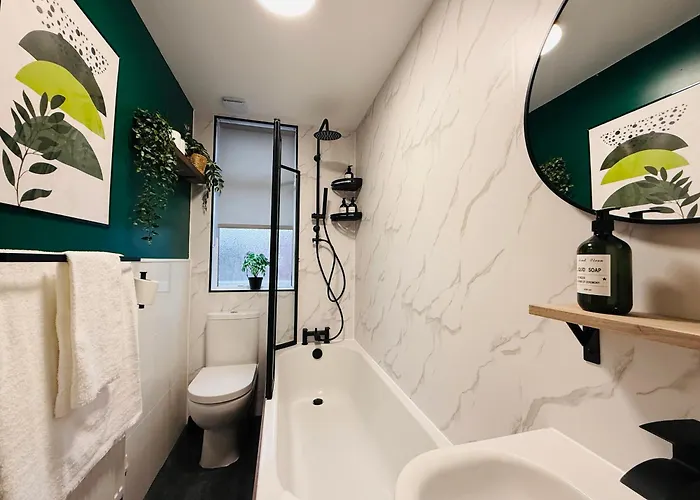 3br House Near Old Trafford With Games Sleeps 8 Manchester