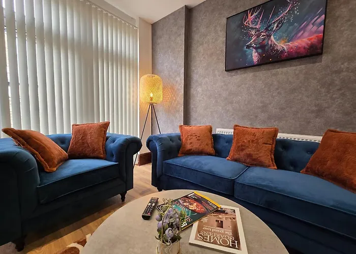 Modern & Spacious 4-bedroom Home, Family & Contractor Friendly, Tatil Evi Manchester