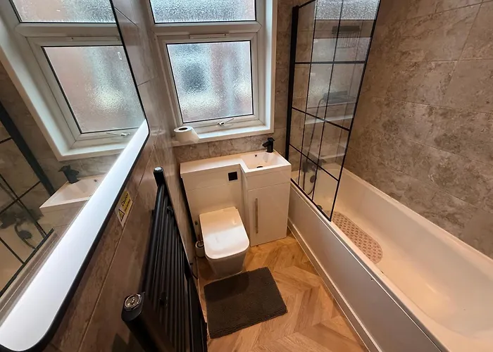 בית הארחה Hendham - Near Etihad Stadium, Coop Live Arena, National Cycling Centre & 24 Hour Asda