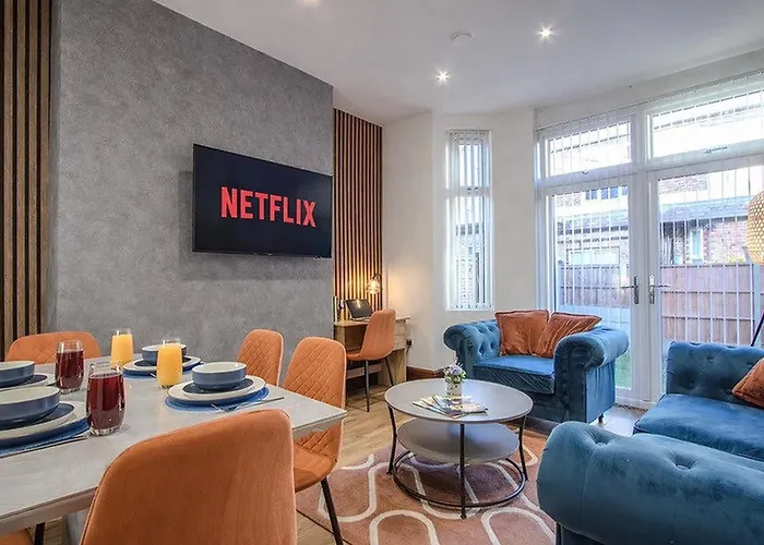 Feriehus Modern & Spacious 4-bedroom Home, Family & Contractor Friendly, *