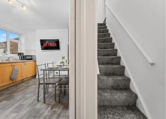 Luxury Group - - Sleeps 9