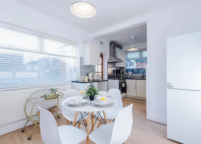 Free Park Stunning 3bedroom In *