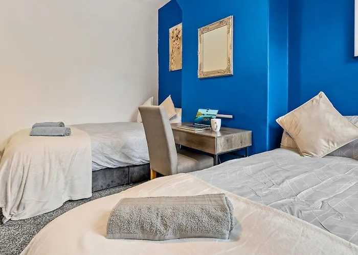 Premium Failsworth - Sleeps Up To 14! Manchester