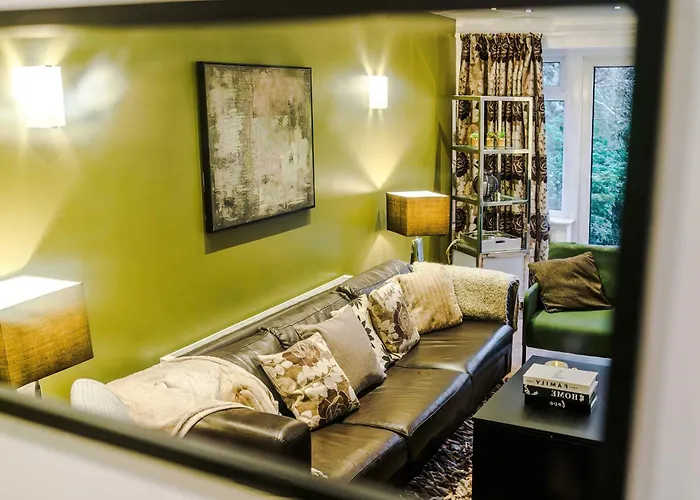 4 Bed House - Sleeps 8 - Free Parking - Manchester Сasa de vacaciones Mánchester