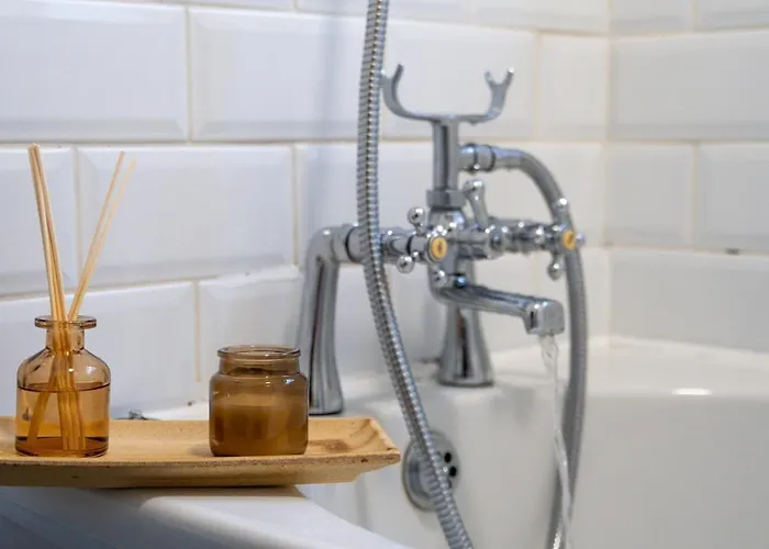 Дом отдыха Luxury Group - - Sleeps 9