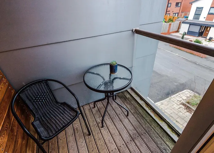 Spacious Escape On - Parking - Garden Manchester