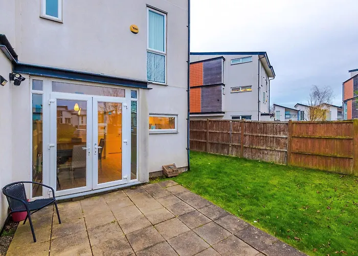 Spacious Escape On - Parking - Garden *