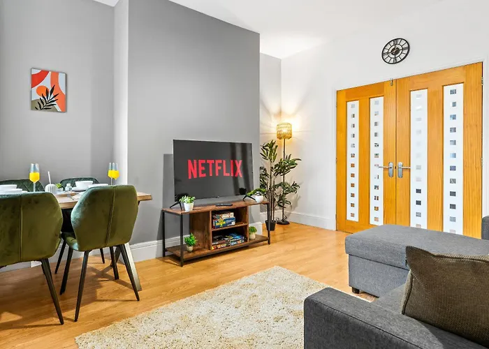 Comfortable 4 Bed - Free Parking & Fast Wifi