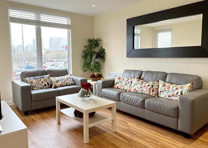 Modern 2-bed Living With Private Balcony * Manchester