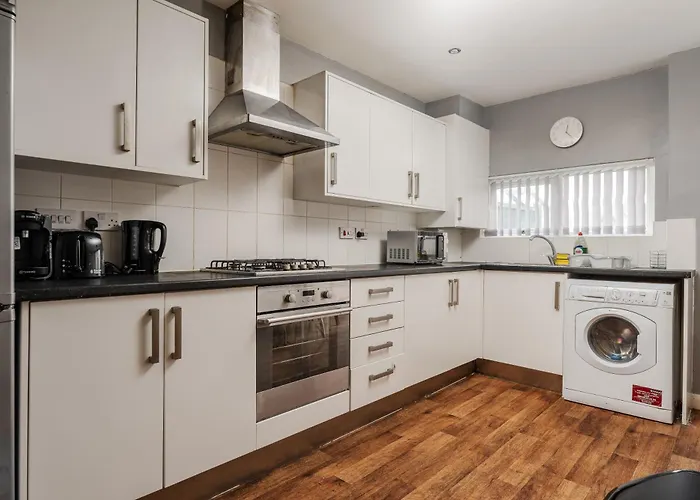 Huge 4br Escape - Etihad - Coop -free Parking Manchester