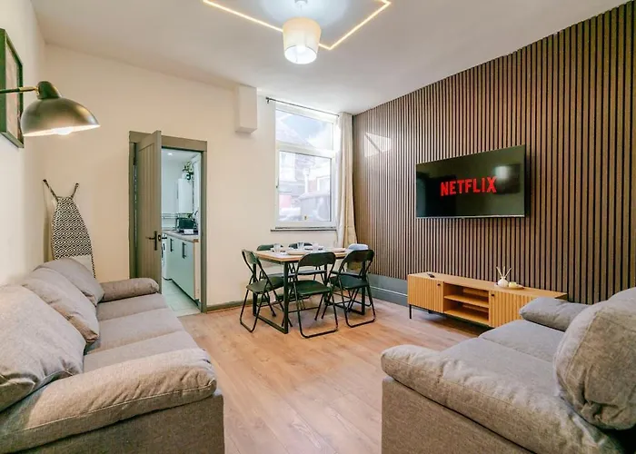 Tallis House, Near Centre, Sleeps 8 By Nmb Manchester